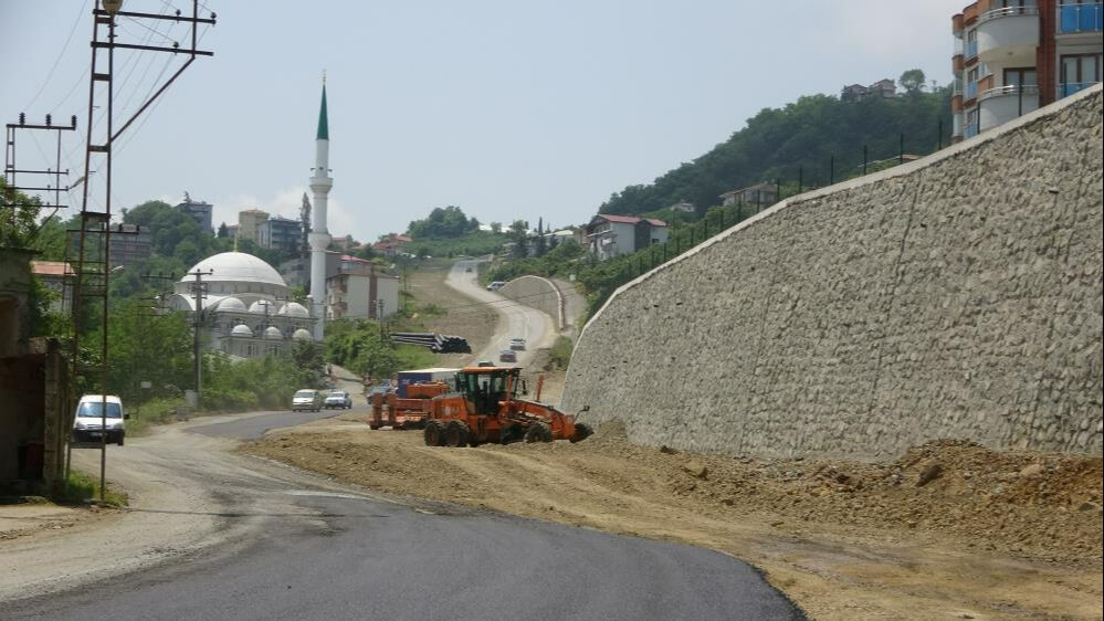 Sağanak sonrası göle dönmüştü! Trabzon'da 13 yıldır bitirilemeyen yol yeniden gündemde Sağanak sonrası göle dönmüştü! Trabzon'da 13 yıldır bitirilemeyen yol yeniden gündemde - 2. Resim