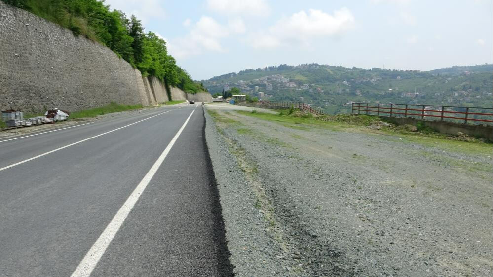 Sağanak sonrası göle dönmüştü! Trabzon'da 13 yıldır bitirilemeyen yol yeniden gündemde Sağanak sonrası göle dönmüştü! Trabzon'da 13 yıldır bitirilemeyen yol yeniden gündemde - 4. Resim