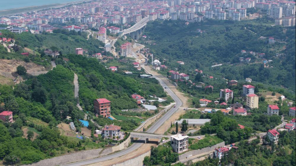Sağanak sonrası göle dönmüştü! Trabzon'da 13 yıldır bitirilemeyen yol yeniden gündemde Sağanak sonrası göle dönmüştü! Trabzon'da 13 yıldır bitirilemeyen yol yeniden gündemde - 1. Resim
