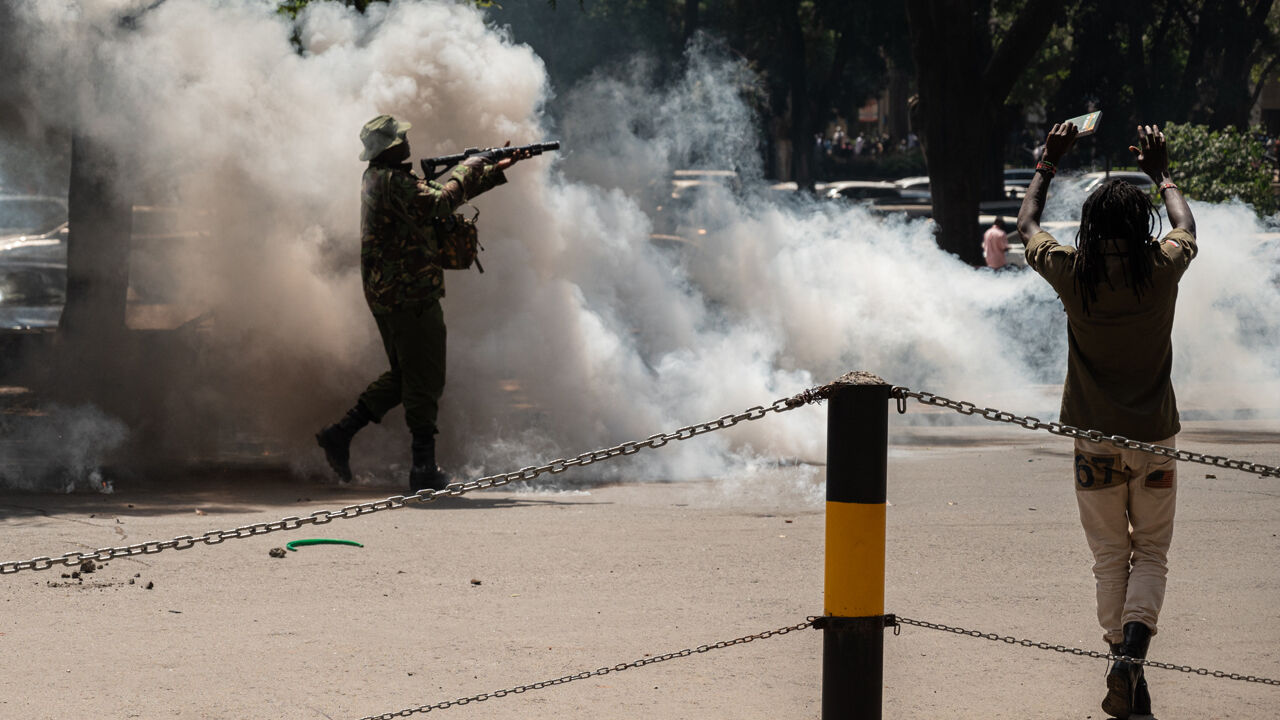 Sosyal medya fenomeninin ölümü Afrika ülkesini savaş alanına çevirdi! Sosyal medya fenomeninin ölümü Afrika ülkesini savaş alanına çevirdi! - 2. Resim