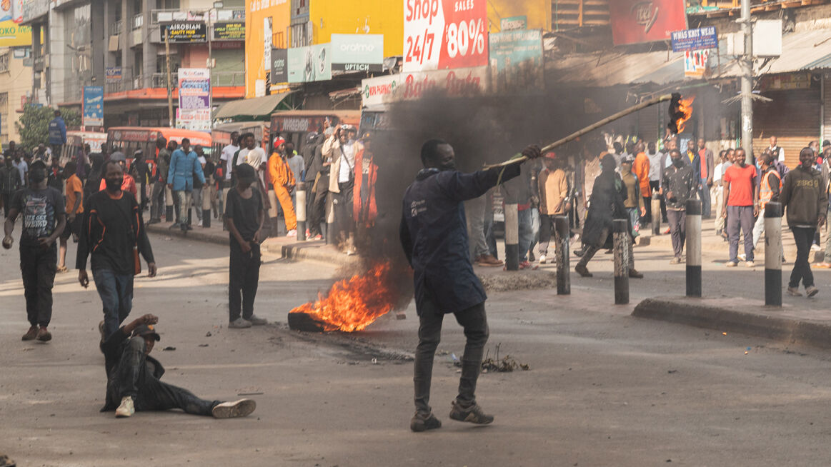 Sosyal medya fenomeninin ölümü Afrika ülkesini savaş alanına çevirdi! Sosyal medya fenomeninin ölümü Afrika ülkesini savaş alanına çevirdi! - 1. Resim