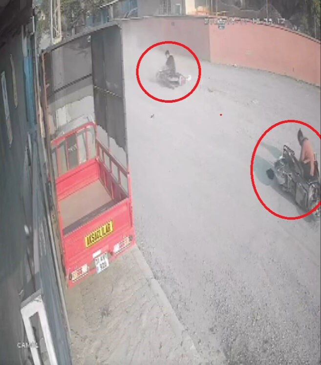 Talihsizliğin böylesi! Motosikletten düşen kadına, başka motosiklet çarptı Talihsizliğin böylesi! Motosikletten düşen kadına, başka motosiklet çarptı - 1. Resim