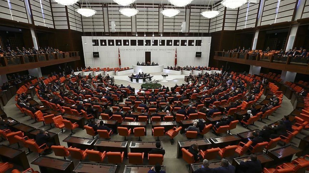 TBMM Başkanlık Divanı ve komisyon üyeleri belli oldu TBMM Başkanlık Divanı ve komisyon üyeleri belli oldu