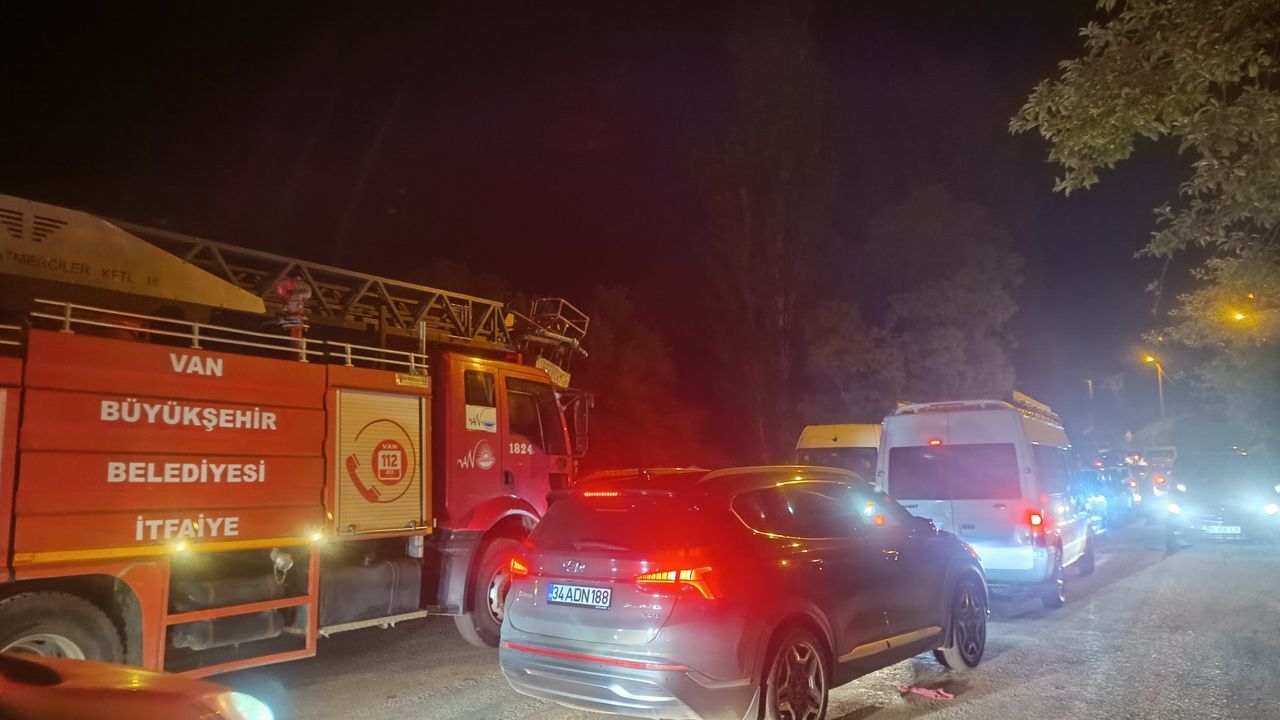 Van'da Müküs Çayı'na düşen 16 yaşındaki çocuktan acı haber Van'da Müküs Çayı'na düşen 16 yaşındaki çocuktan acı haber