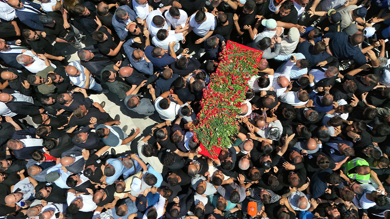 AK Parti'den anlamlı hareket! Manisa Büyükşehir Belediye Başkanı seçiminde aday çıkarmayacaklar AK Parti'den anlamlı hareket! Manisa Büyükşehir Belediye Başkanı seçiminde aday çıkarmayacaklar - 1. Resim