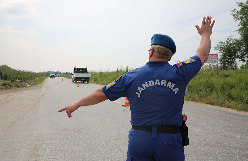 Ankara'da polis ve jandarmadan dev operasyon: Bir haftada aranan 607 kişi yakalandı Ankara'da polis ve jandarmadan dev operasyon: Bir haftada aranan 607 kişi yakalandı - 1. Resim