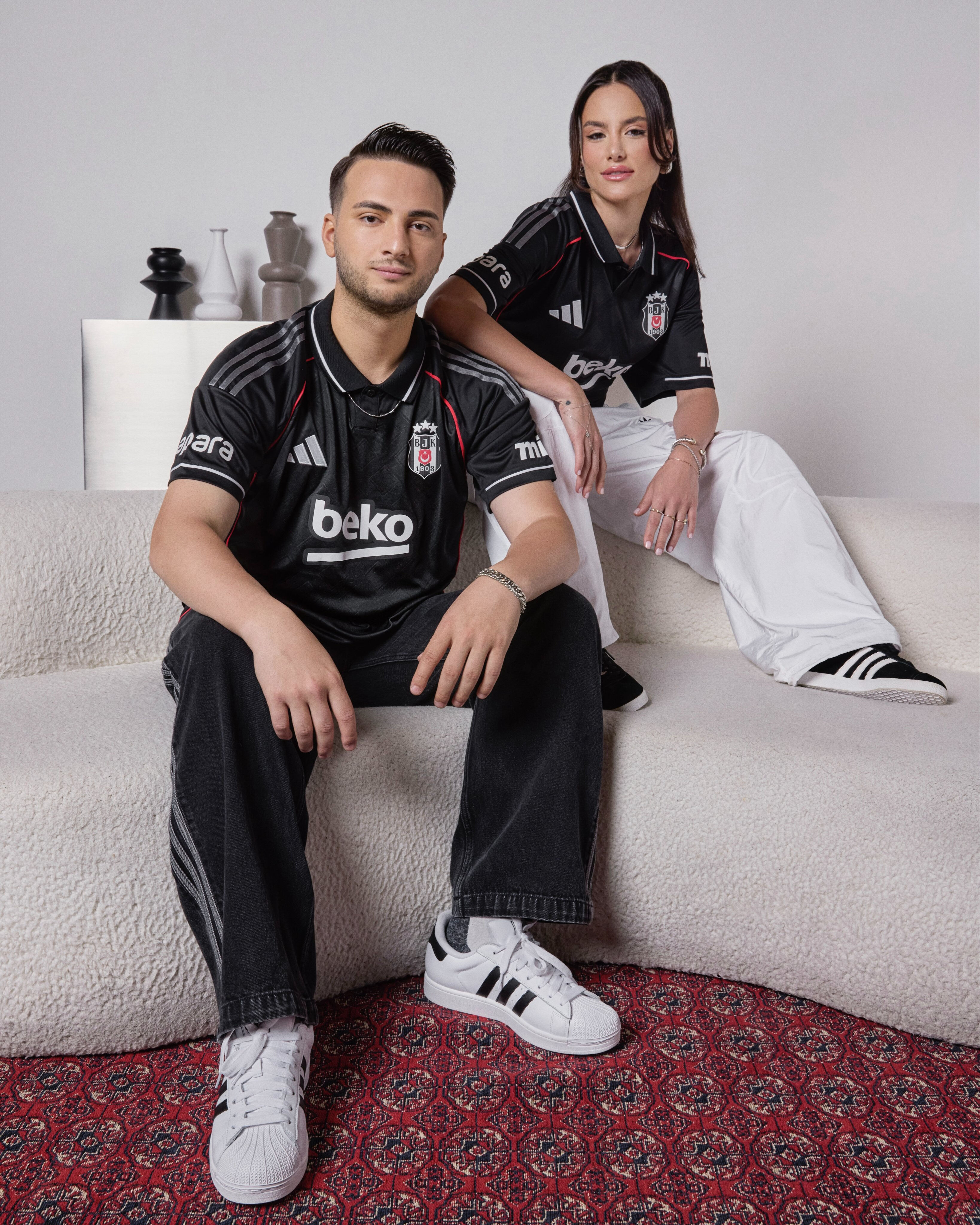 Beşiktaş yeni sezon formalarını tanıttı! Beşiktaş’tan yeni sezon formalarını tanıttı! - 2. Resim