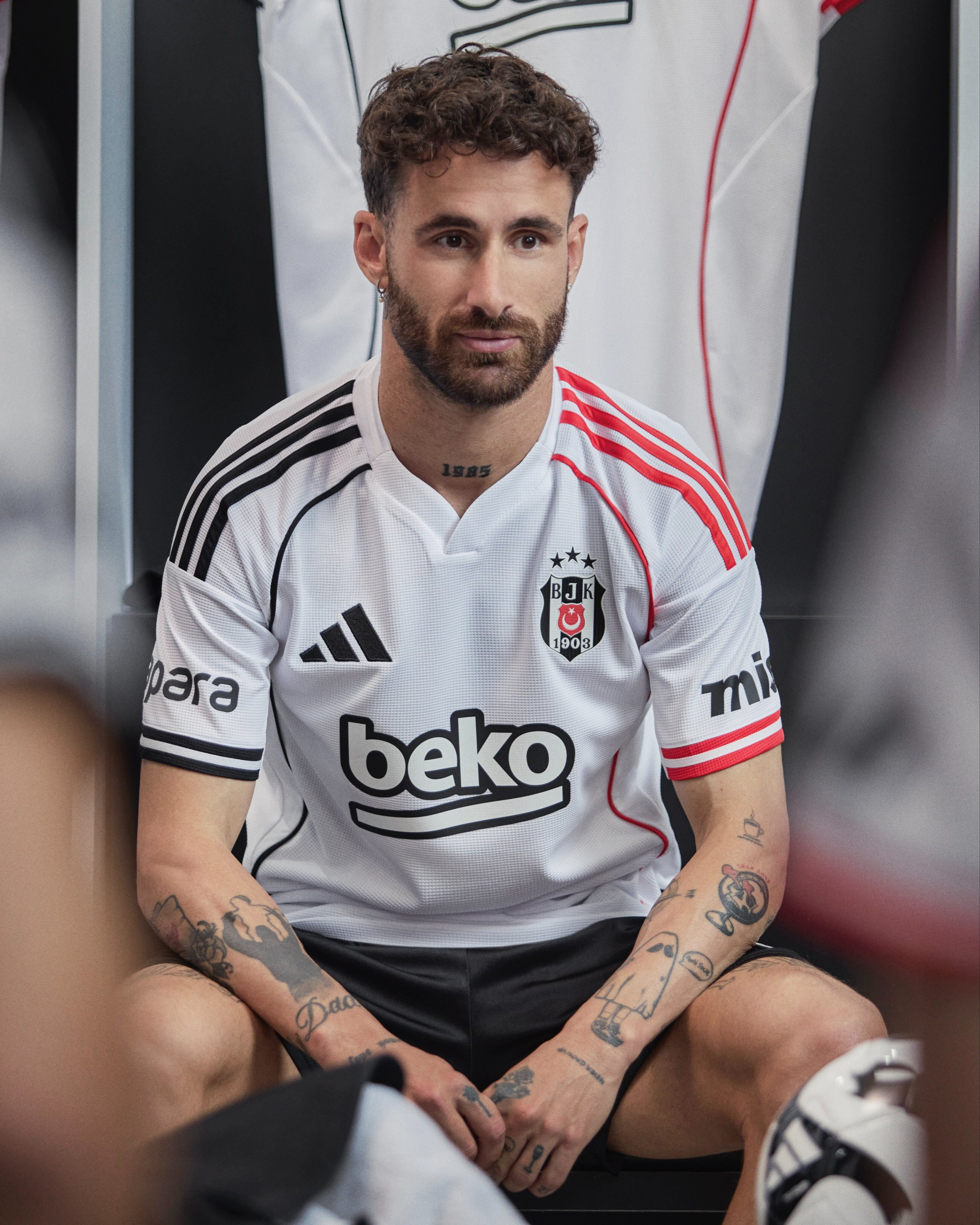 Beşiktaş yeni sezon formalarını tanıttı! Beşiktaş’tan yeni sezon formalarını tanıttı! - 1. Resim
