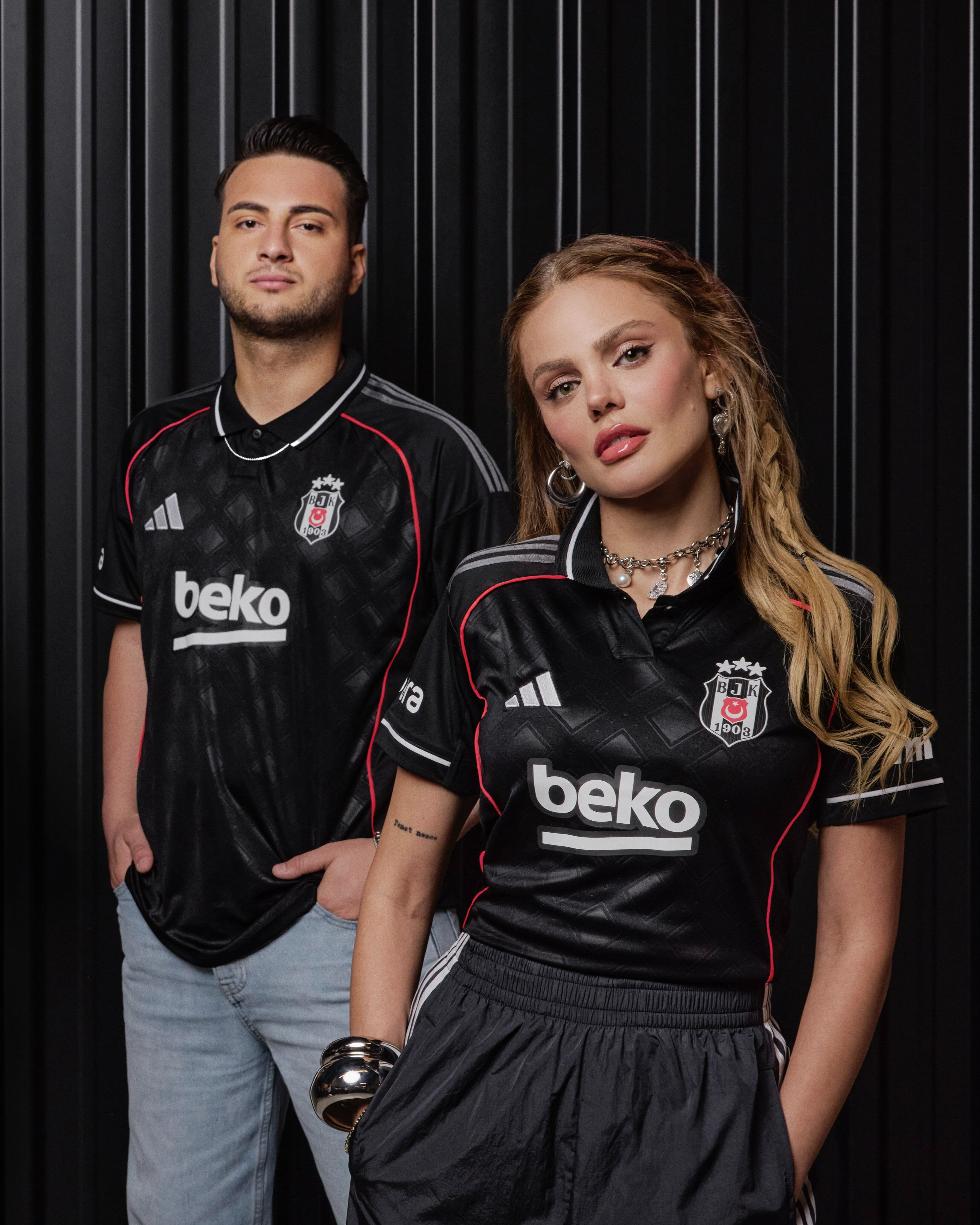 Beşiktaş yeni sezon formalarını tanıttı! Beşiktaş’tan yeni sezon formalarını tanıttı! - 3. Resim