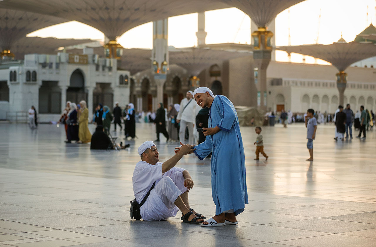 Binlerce Müslüman Mescid-i Nebevi'de cuma namazı kıldı Binlerce Müslüman Mescid-i Nebevi'de cuma namazı kıldı - 4. Resim