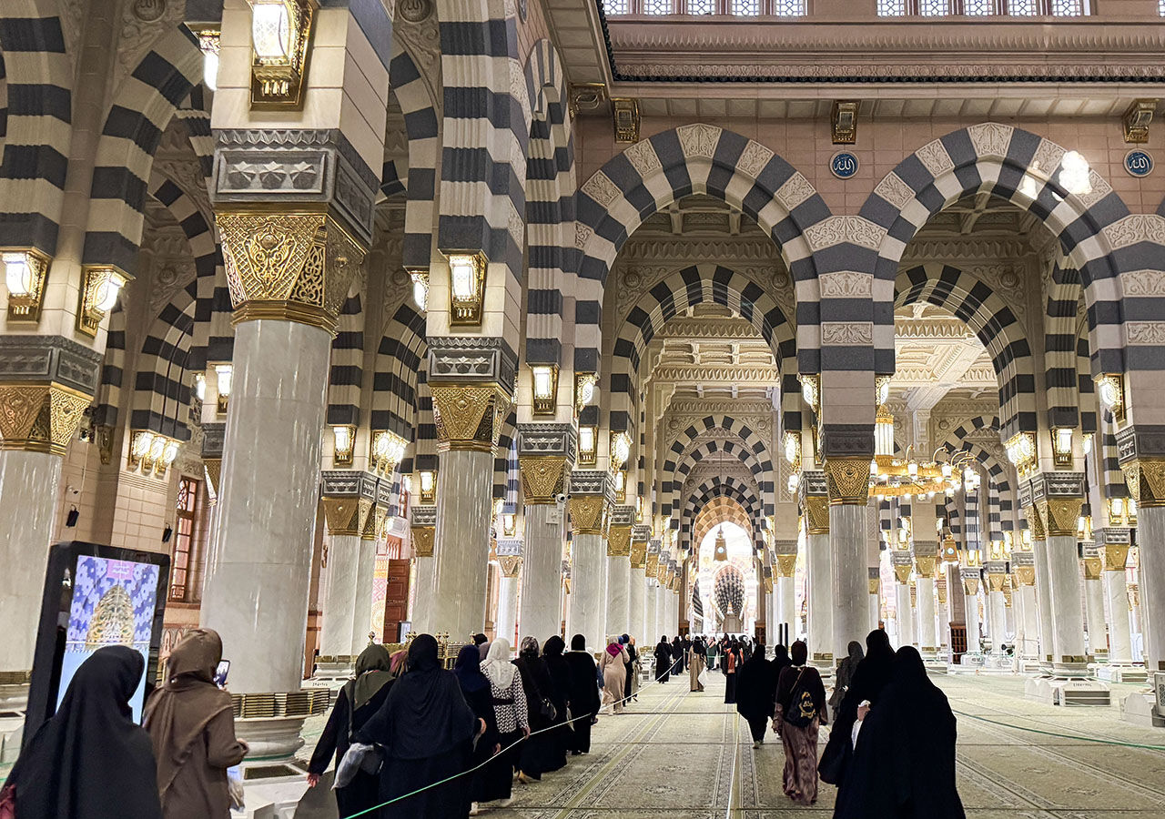 Binlerce Müslüman Mescid-i Nebevi'de cuma namazı kıldı Binlerce Müslüman Mescid-i Nebevi'de cuma namazı kıldı - 8. Resim