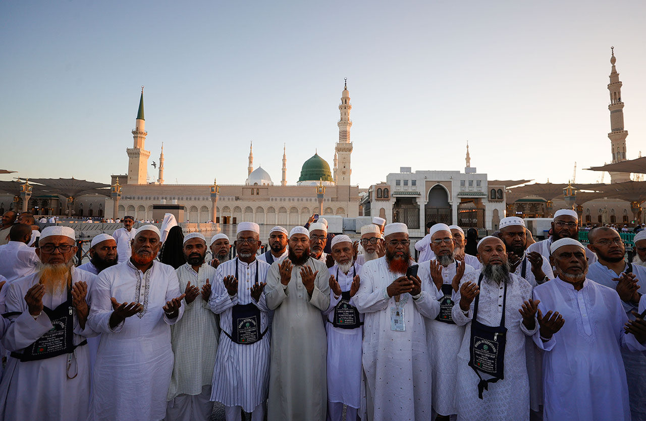 Binlerce Müslüman Mescid-i Nebevi'de cuma namazı kıldı Binlerce Müslüman Mescid-i Nebevi'de cuma namazı kıldı - 6. Resim