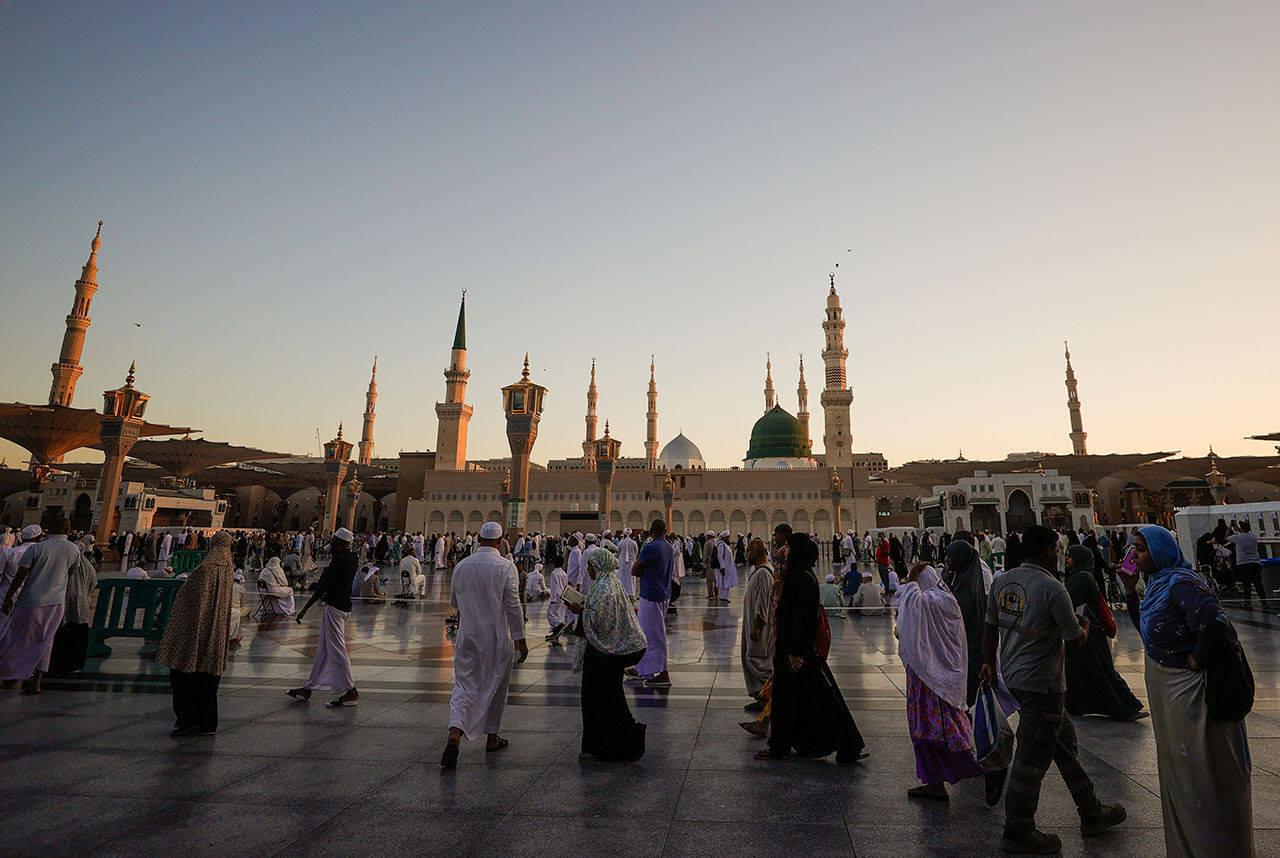 Binlerce Müslüman Mescid-i Nebevi'de cuma namazı kıldı Binlerce Müslüman Mescid-i Nebevi'de cuma namazı kıldı - 5. Resim