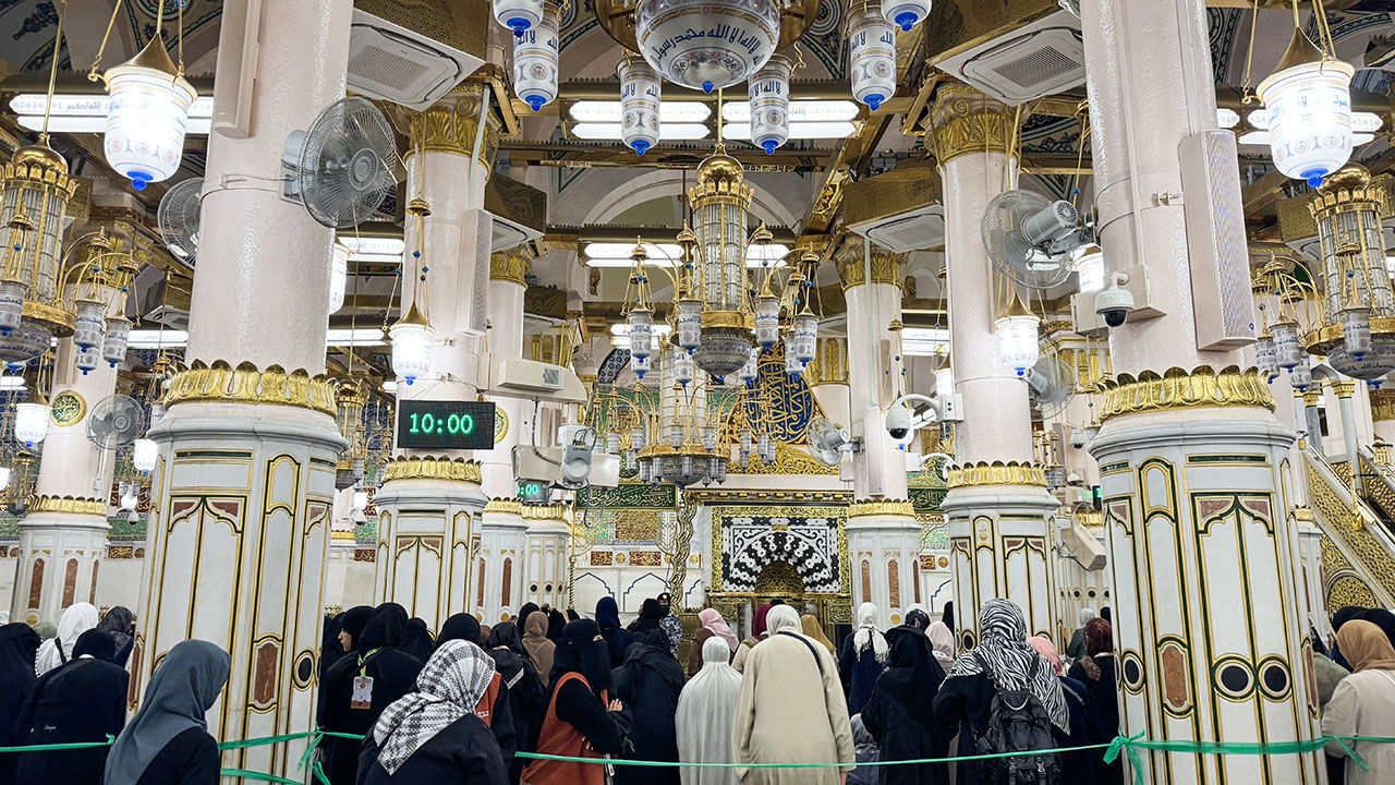 Binlerce Müslüman Mescid-i Nebevi'de cuma namazı kıldı Binlerce Müslüman Mescid-i Nebevi'de cuma namazı kıldı - 9. Resim