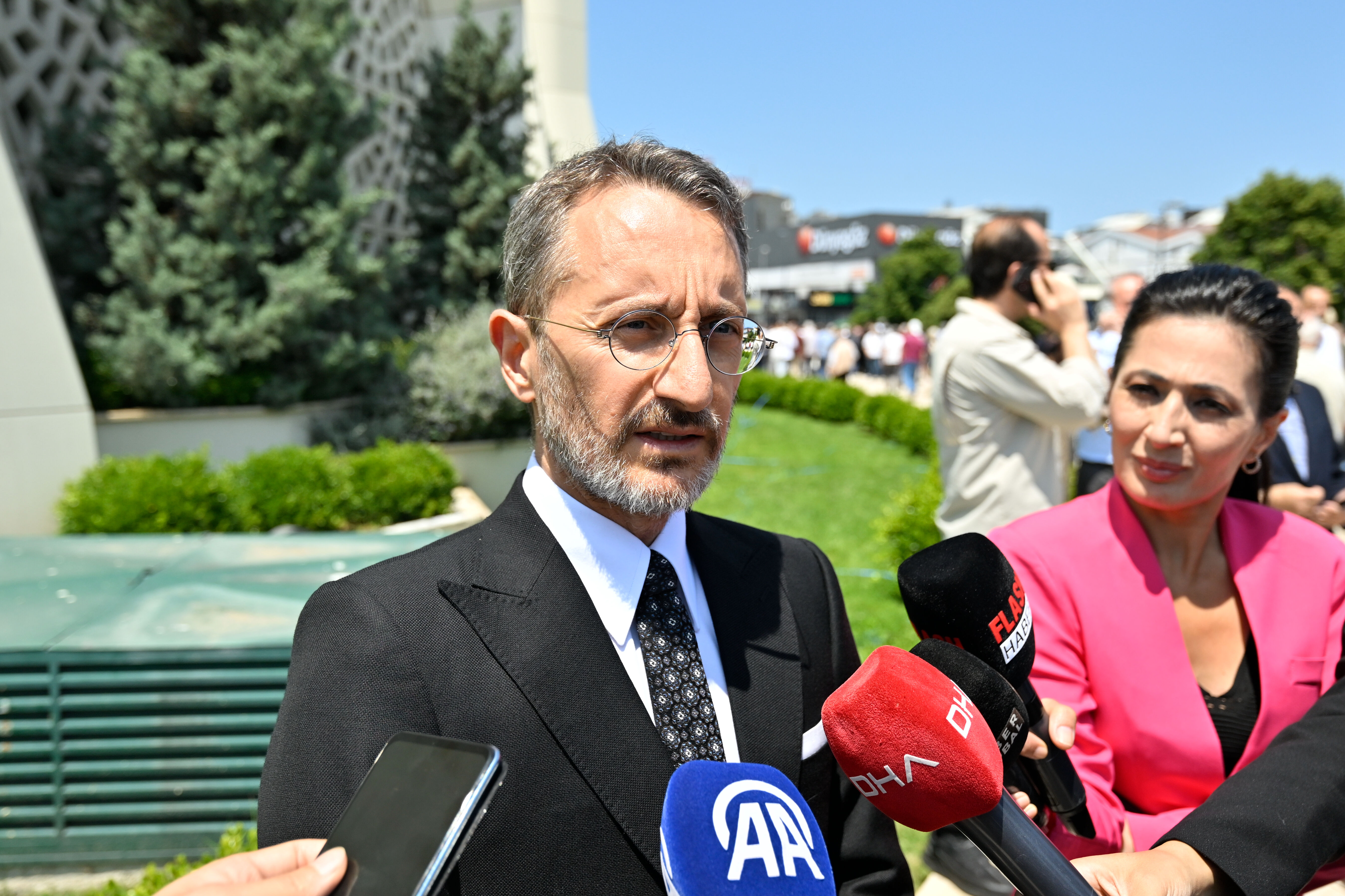 Cumhurbaşkanı Erdoğan'ın sınıf arkadaşıydı! Usta oyuncu Hüseyin Goncagül son yolculuğuna uğurlandı Cumhurbaşkanı Erdoğan'ın sınıf arkadaşıydı! Usta oyuncu Hüseyin Goncagül son yolculuğuna uğurlandı - 6. Resim