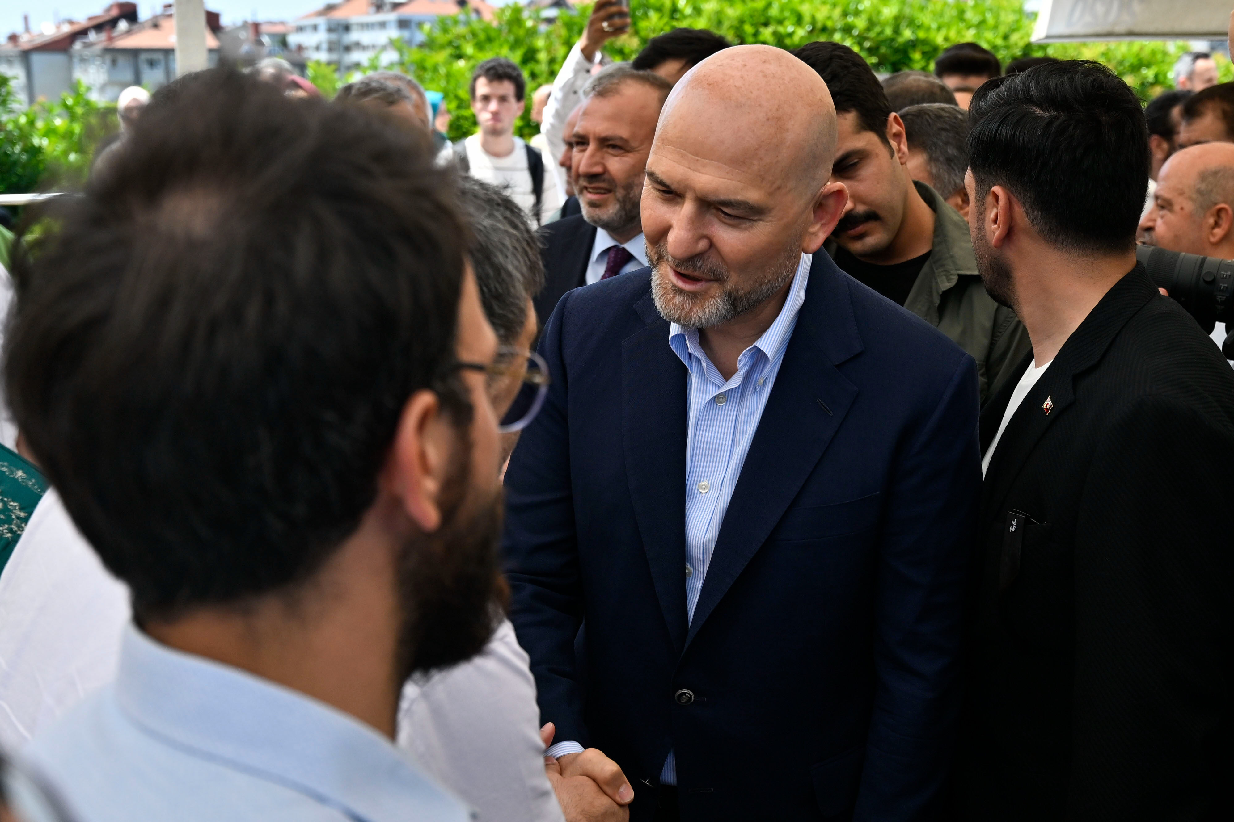 Cumhurbaşkanı Erdoğan'ın sınıf arkadaşıydı! Usta oyuncu Hüseyin Goncagül son yolculuğuna uğurlandı Cumhurbaşkanı Erdoğan'ın sınıf arkadaşıydı! Usta oyuncu Hüseyin Goncagül son yolculuğuna uğurlandı - 3. Resim