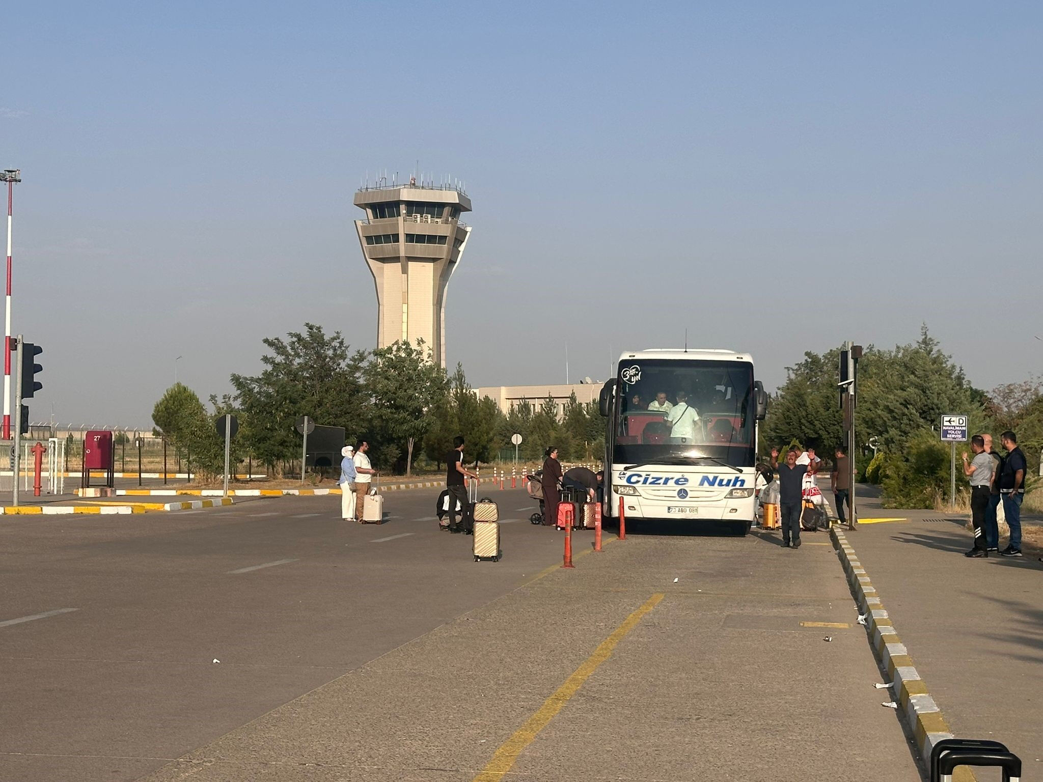 İran'a saldırı rota değiştirtti! Uçaklar peş peşe Şırnak'a indi - 2. Resim