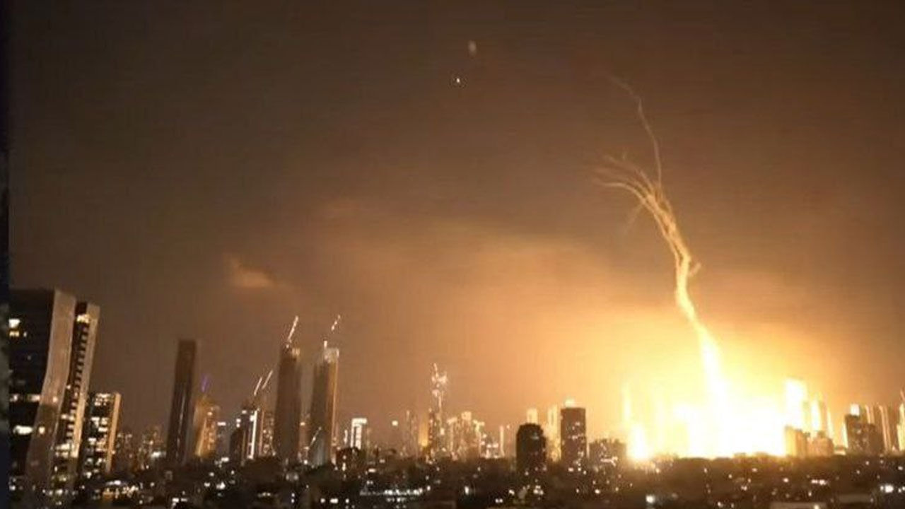 İran'dan İsrail'e misilleme saldırısı! Balistik füzeler ateşlendi, ölü ve yaralılar var İran'ın İsrail'e saldırısı başladı! Balistik füzeler ateşlendi - 1. Resim