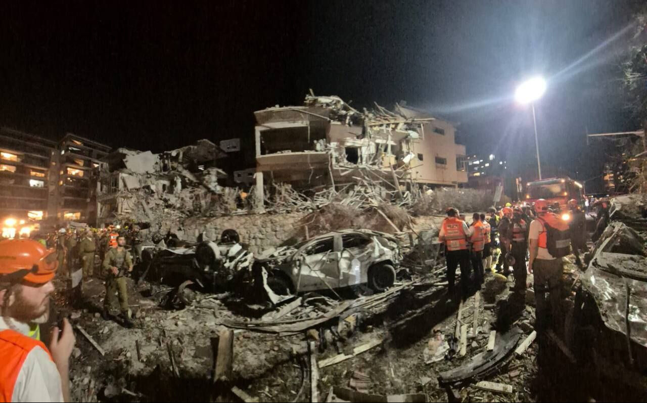 İran'dan İsrail'e misilleme saldırısı! Balistik füzeler ateşlendi, ölü ve yaralılar var İran'dan İsrail'e 100'den fazla füze atıldı.