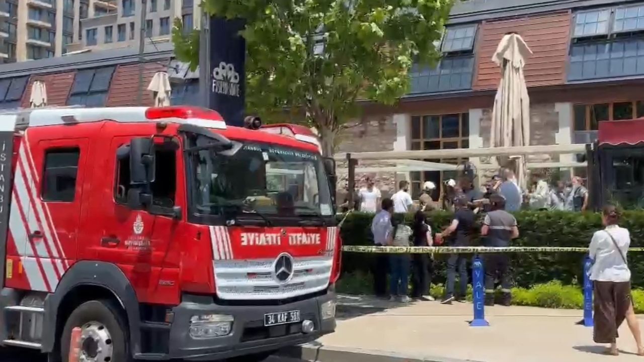 İstanbul Fişekhane'de yangın! Restoranı alevler sardı İstanbul Fişekhane'de yangın! Restoranı alevler sardı