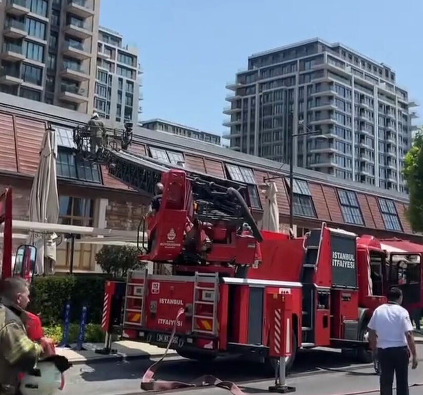 İstanbul Fişekhane'de yangın! Restoranı alevler sardı İstanbul Fişekhane'de yangın! Restoranı alevler sardı - 1. Resim