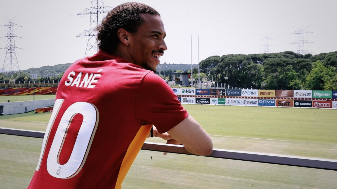 Leroy Sane, Galatasaray'a ve taraftarına övgüler yağdırdı: Türkiye'nin en büyüğüne geldim Leroy Sane, Galatasaray'a ve taraftarına övgüler yağdırdı: Türkiye'nin en büyüğüne geldim