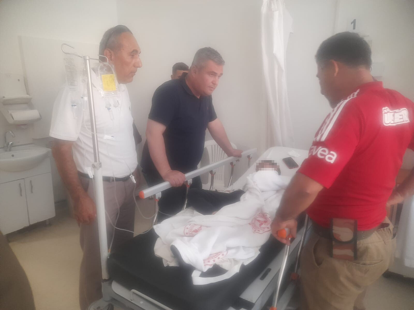 Okula getirdiği madde patladı! 10 yaşındaki öğrencinin parmağı koptu - 1. Resim