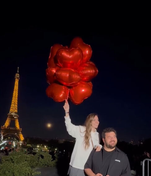 Paris'te büyük şok! Eser ve Berfu Yenenler dolandırıldı Paris'te büyük şok! Eser ve Berfu Yenenler dolandırıldı - 1. Resim