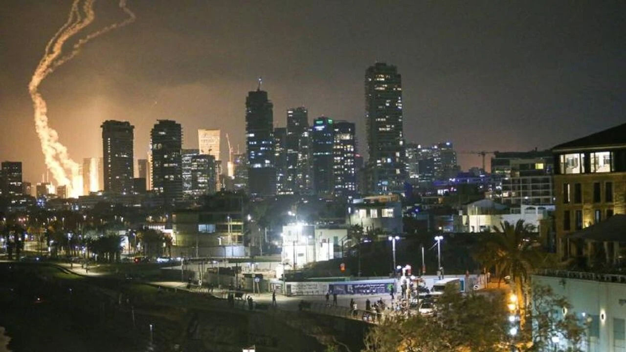 CANLI | İsrail ile İran karşılıklı hava saldırıları başlattı! Füzeler ateşlendi, savaş uçakları düşürülüyor CANLI | İsrail, İran'a yeni hava saldırıları başlattı! Savaş uçakları bir bir düşürülüyor - 2. Resim