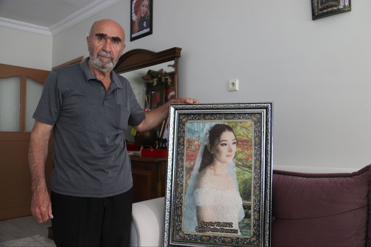 En buruk babalar günü! Şehit polis Şeyda Yılmaz'ın babası: Sesini duyduğumda akan sular dururdu En buruk babalar günü! Şehit polis Şeyda Yılmaz'ın babası: Sesini duyduğumda akan sular dururdu - 1. Resim