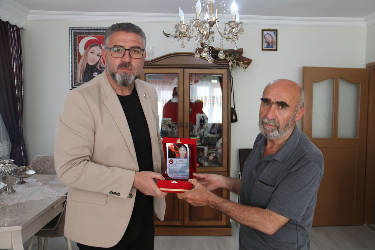 En buruk babalar günü! Şehit polis Şeyda Yılmaz'ın babası: Sesini duyduğumda akan sular dururdu En buruk babalar günü! Şehit polis Şeyda Yılmaz'ın babası: Sesini duyduğumda akan sular dururdu - 4. Resim