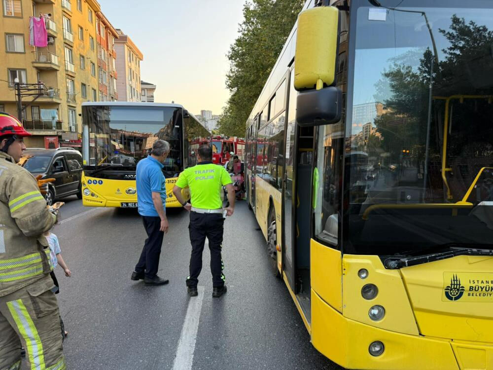 Eyüpsultan'da aynı noktada İETT otobüsü kazaları! Anbean kameraya yansıdı - 1. Resim