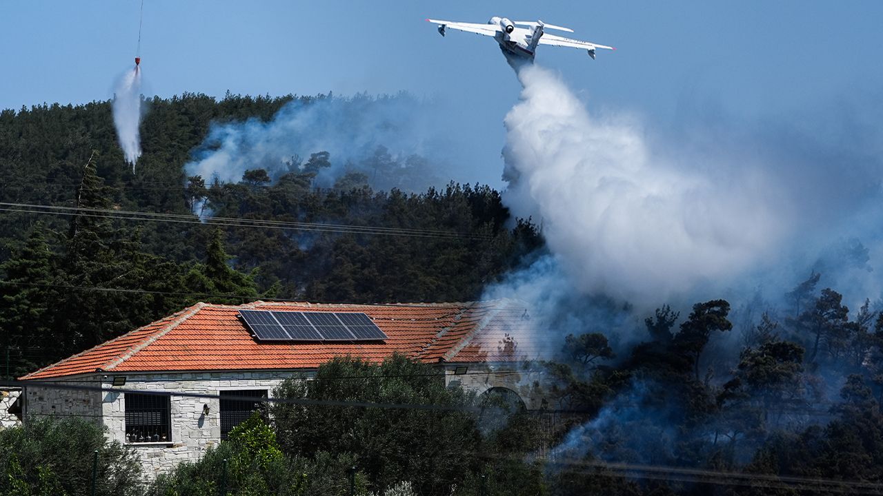  -Foça'da alevler yazlık evlere sıçradı!