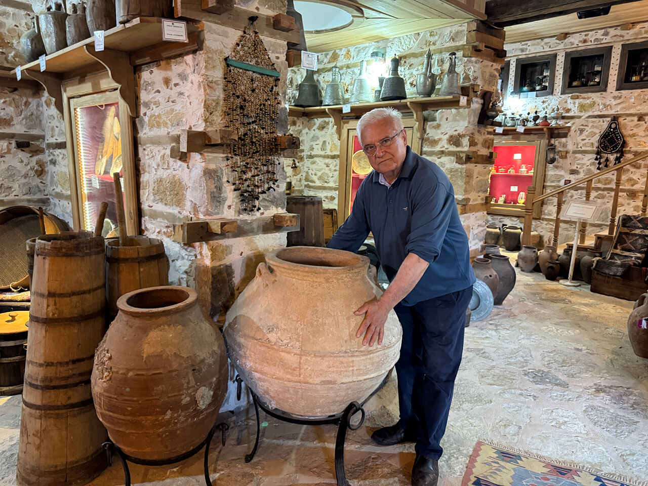 Görenler anlamıyor, hikayesi şaşırtıyor! 2 bin yıllık çıkan bal küpü köy müzesinde sergileniyor - 2. Resim