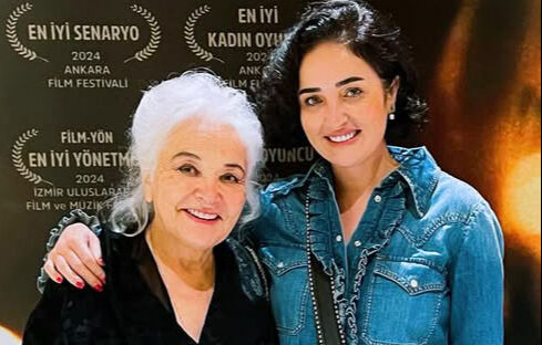 Hastalığını herkesten gizlemiş! Fadik Sevin Atasoy kanserle mücadelesini anlattı: 'Bunu taşıyamıyorum' dedim - 1. Resim