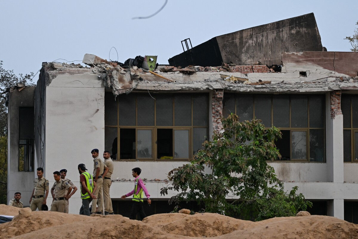 Hindistan'daki uçak kazasında yeni gelişme! Bilanço artıyor Hindistan'daki uçak kazasında yeni gelişme! Bilanço artıyor - 1. Resim