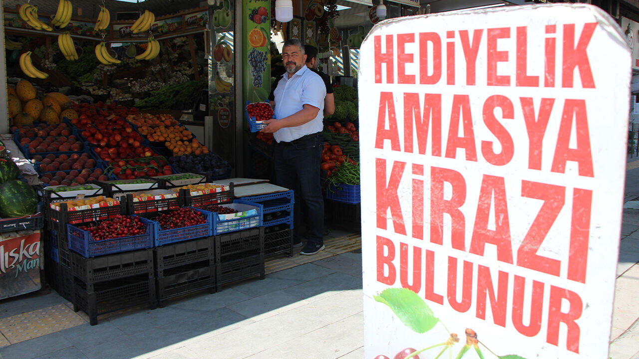 Kilosu 500 liraya çıktı! 63 yıldır yarışması yapılıyordu, bu yıl ağaçlarda bir tane meyve yok Kilosu 500 liraya çıktı! 63 yıldır yarışması yapılıyordu, şimdi ağaçlarda bir tane meyve yok - 2. Resim