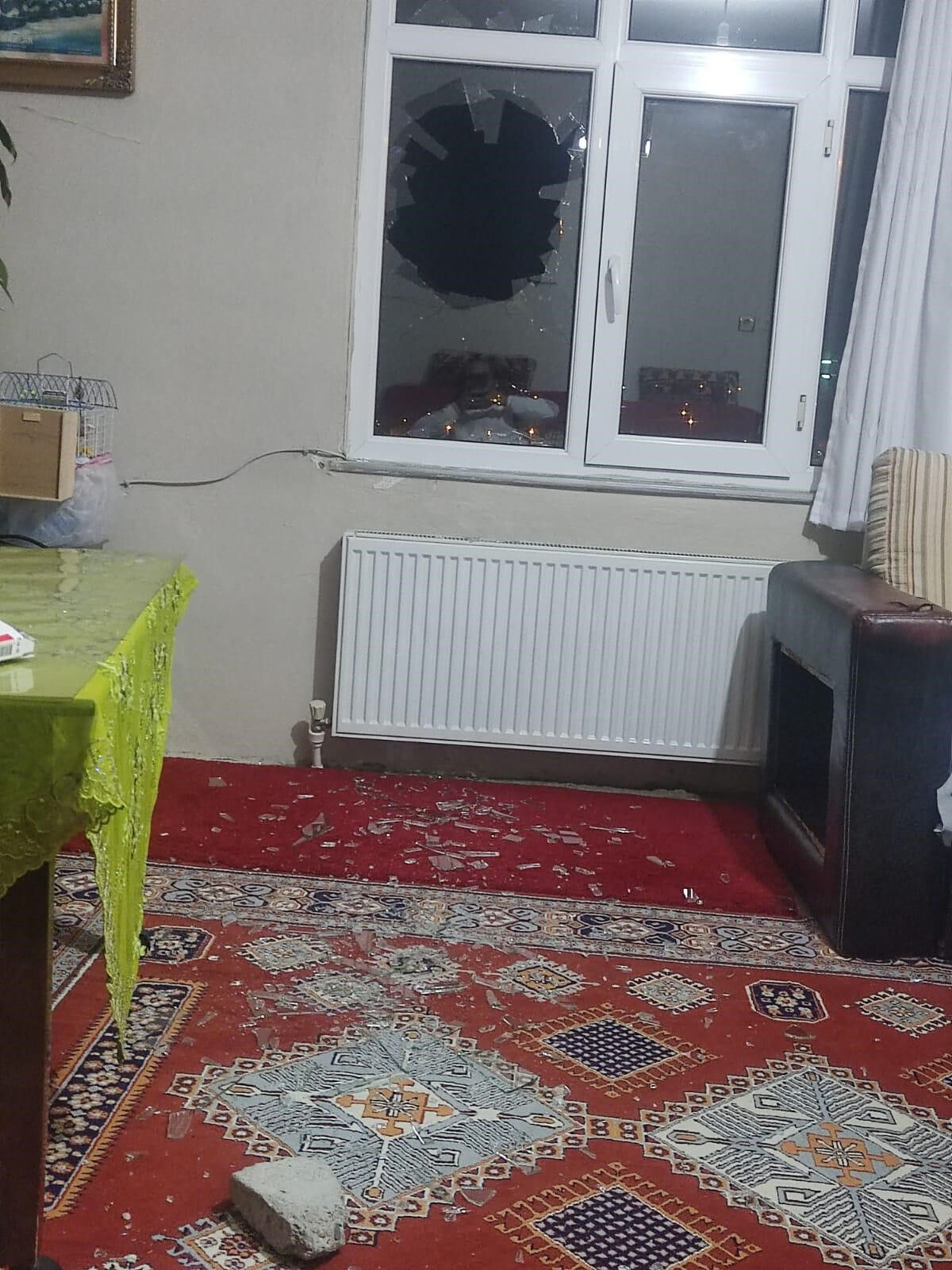 Kiracılar isyan etti! Hem ayakkabıları hem kargoları çalındı, yapan da tanıdık çıktı Kiracılar isyan etti! Hem ayakkabıları hem kargoları çalındı, yapan da tanıdık çıktı - 2. Resim