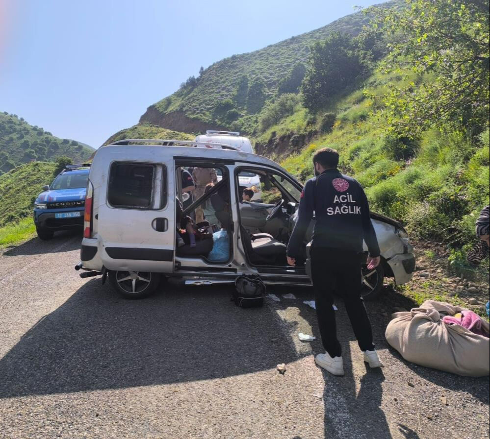 Navigasyon yanlış yolu gösterdi, Manisalı aile canından oluyordu! 3'ü çocuk 5 yaralı var - 2. Resim