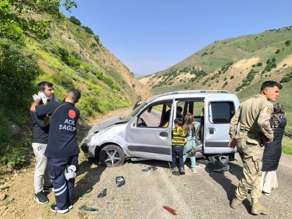 Navigasyon yanlış yolu gösterdi, Manisalı aile canından oluyordu! 3'ü çocuk 5 yaralı var - 1. Resim