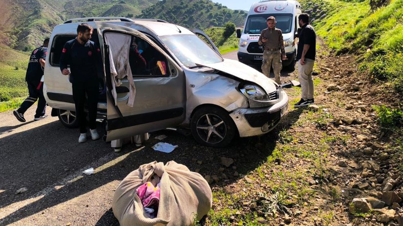 Navigasyon yanlış yolu gösterdi, Manisalı aile canından oluyordu! 3'ü çocuk 5 yaralı var Navigasyon yanlış yolu gösterdi, Manisalı aile canından oluyordu! 3'ü çocuk 5 yaralı var