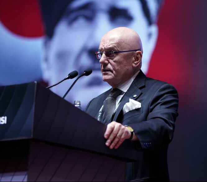 Skandaldan 2 ay sonra konuştu: Yumruk attığı Hasan Arat'a  Skandaldan 2 ay sonra konuştu: Yumruk attığı Hasan Arat'a