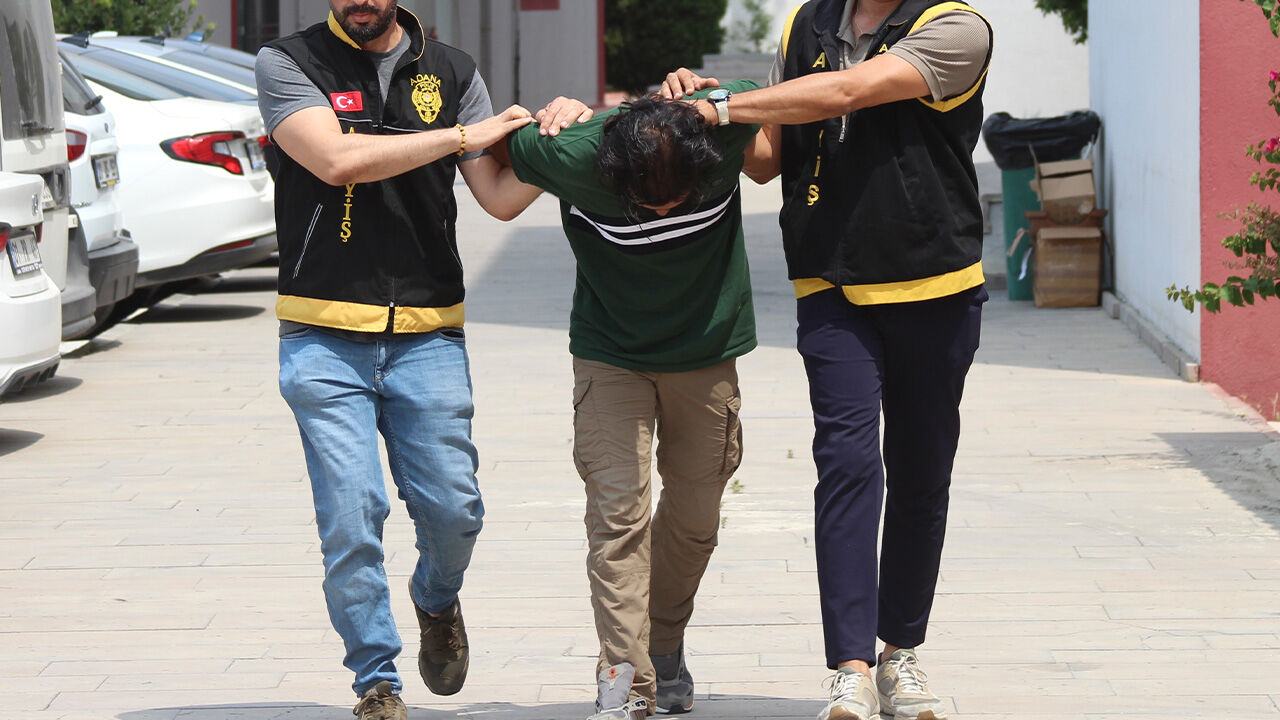 Sopayla dövdüğü anlar gündem olmuştu! Kasklı şüpheli serbest bırakıldı - 1. Resim