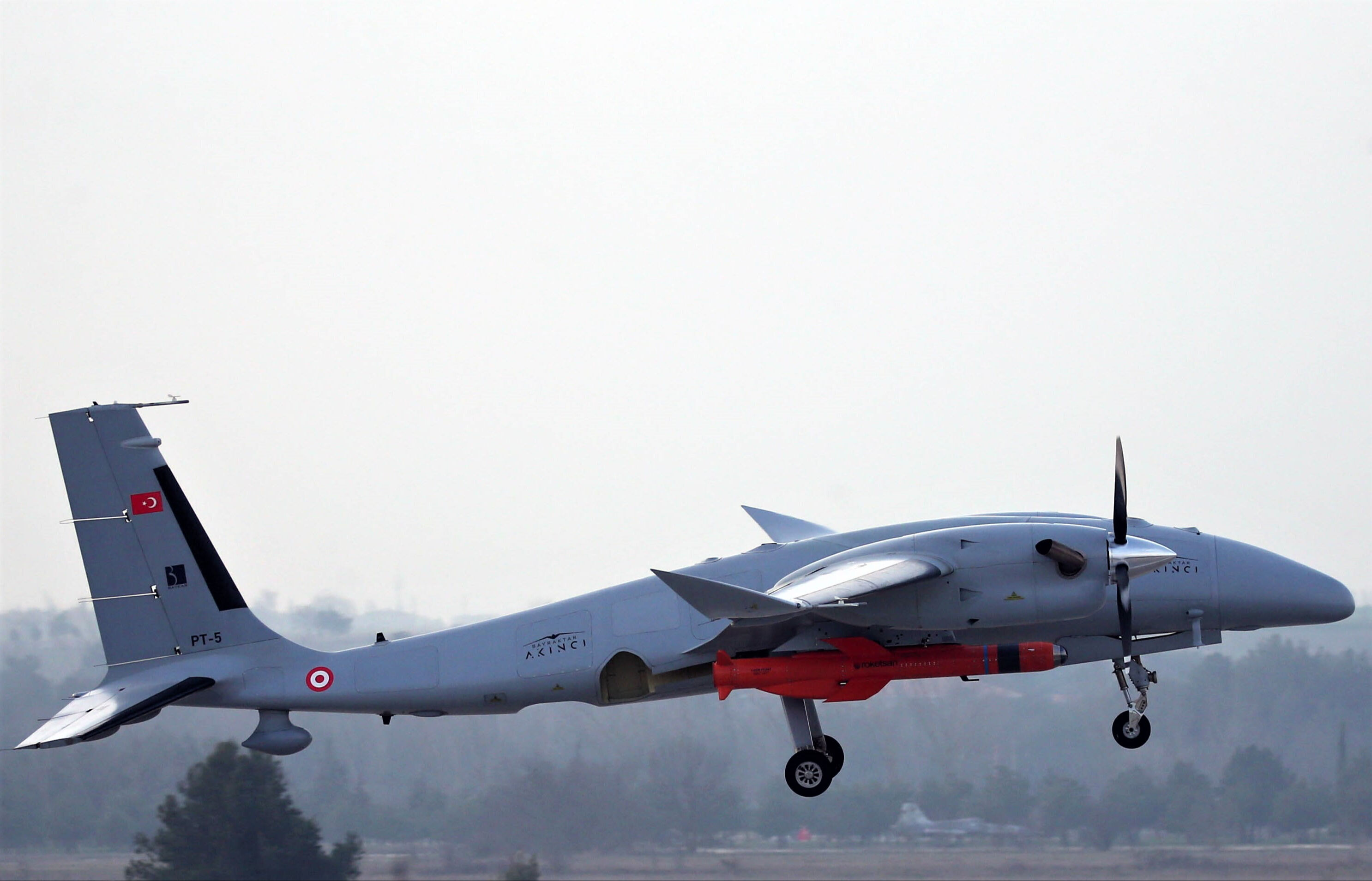 Yeni nesil seyir füzesi 'ÇAKIR' hedefi imha etti, Selçuk Bayraktar 'Tam isabet' diyerek paylaştı - 1. Resim