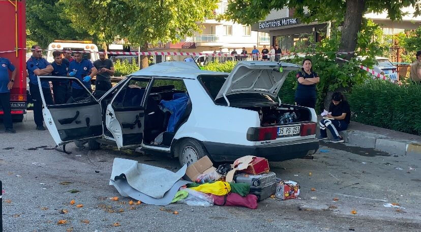 Ağaca çarpan otomobil kağıt gibi ezildi! Ölü ve yaralılar var Ağaca çarpan otomobil kağıt gibi ezildi! Ölü ve yaralılar var - 1. Resim