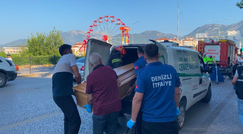 Ağaca çarpan otomobil kağıt gibi ezildi! Ölü ve yaralılar var Ağaca çarpan otomobil kağıt gibi ezildi! Ölü ve yaralılar var - 3. Resim