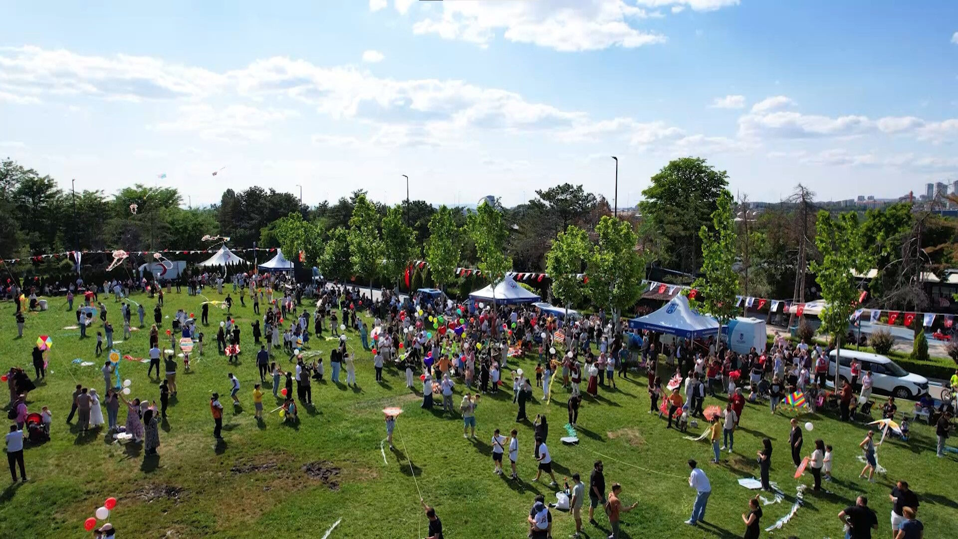 Babalar Günü'nde hayalleri gerçek oldu! Kardeşler semayı böyle süsledi - 2. Resim