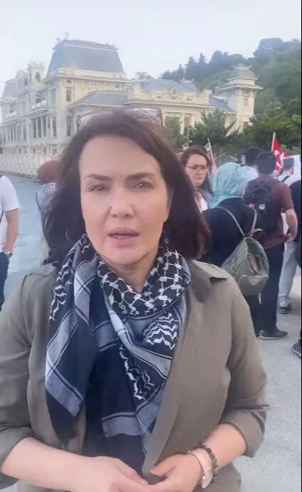 Mısır Konsolosluğu önünde Gazze nöbeti! Sürpriz destek geldi Mısır Konsolosluğu önünde Gazze nöbeti! Sürpriz destek geldi - 3. Resim