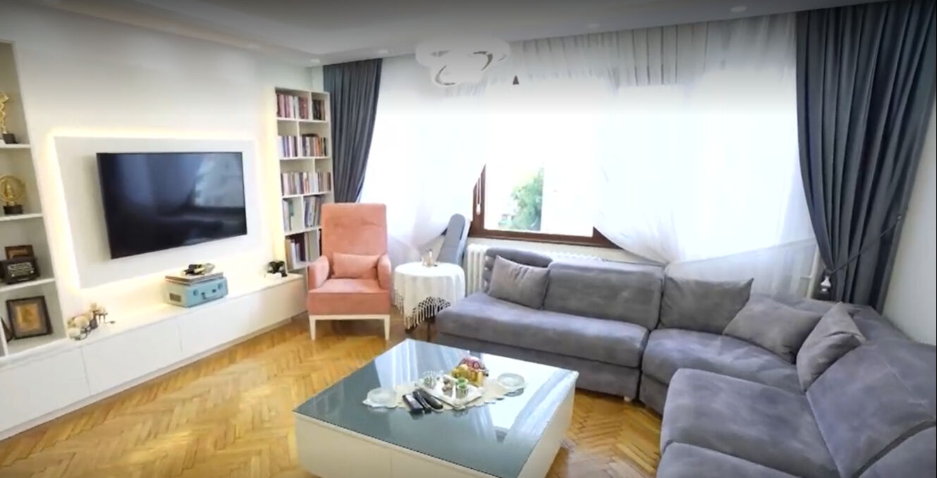 Murat Başaran eşi Ayten Öztürk'le yaşadığı evin kapılarını ilk kez açtı! Her detayı çok konuşuldu Murat Başaran eşi Ayten Öztürk'le yaşadığı evin kapılarını ilk kez açtı! Mütevazı evi gündem oldu - 2. Resim