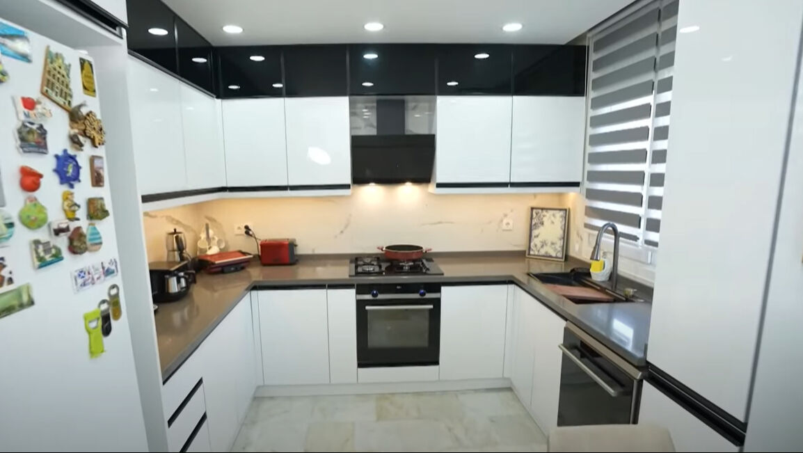 Murat Başaran eşi Ayten Öztürk'le yaşadığı evin kapılarını ilk kez açtı! Her detayı çok konuşuldu Murat Başaran eşi Ayten Öztürk'le yaşadığı evin kapılarını ilk kez açtı! Mütevazı evi gündem oldu - 6. Resim